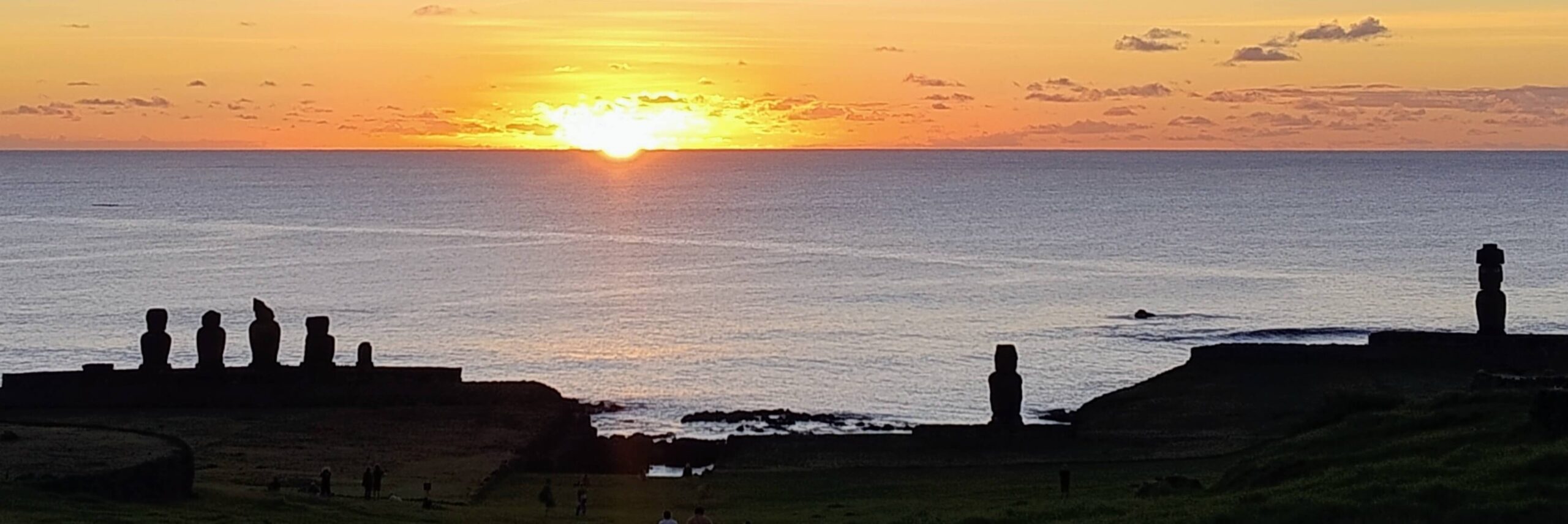 Ahu Tahai al atardecer en Rapa Nui